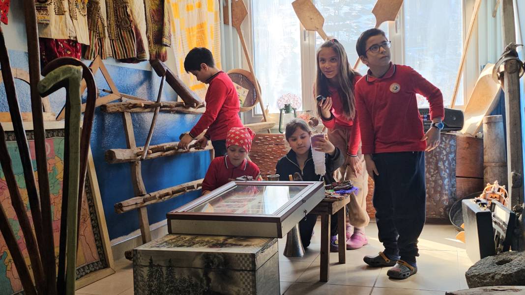 Köyün tek öğretmeni 25 yıllık tutkusunu müzeye çevirdi 10